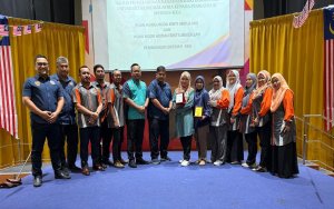 Pembangun Sistem E-KKA Dari Seksyen Transformasi Digital IPPT Diraikan Di Majlis Penghargaan Oleh Kkausm