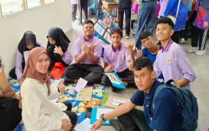 Kumpulan IPPT Di Ruang Pameran “STEAM & Career Day” Di Sekolah Menengah Kebangsaan (SMK) Bukit Gambir, Pulau Pinang