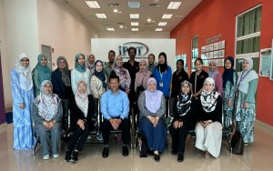 Lawatan Unit Pengurusan Penyelidikan, Fakulti Pergigian, Universiti Malaya (UM) Ke Makmal Penyelidikan Berpusat (CRL), IPPT.