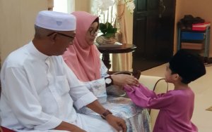 Tangan Yang Menghayun Buaian, Bisa Menggoncang Dunia
