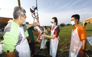 Warga IPPT gotong-royong laksana ibadah korban dalam norma baru